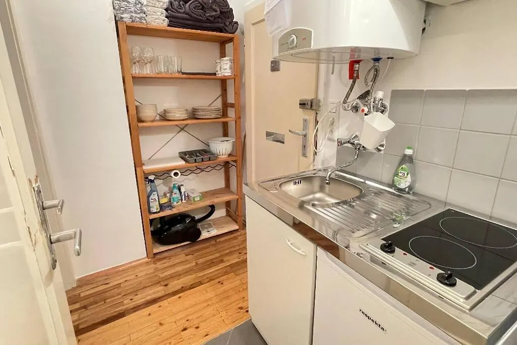 Mariahilfer Street Apartment Viena